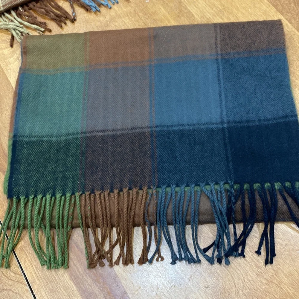 NWOT.  Set of 3, plaid scarves. - Picture 5 of 12